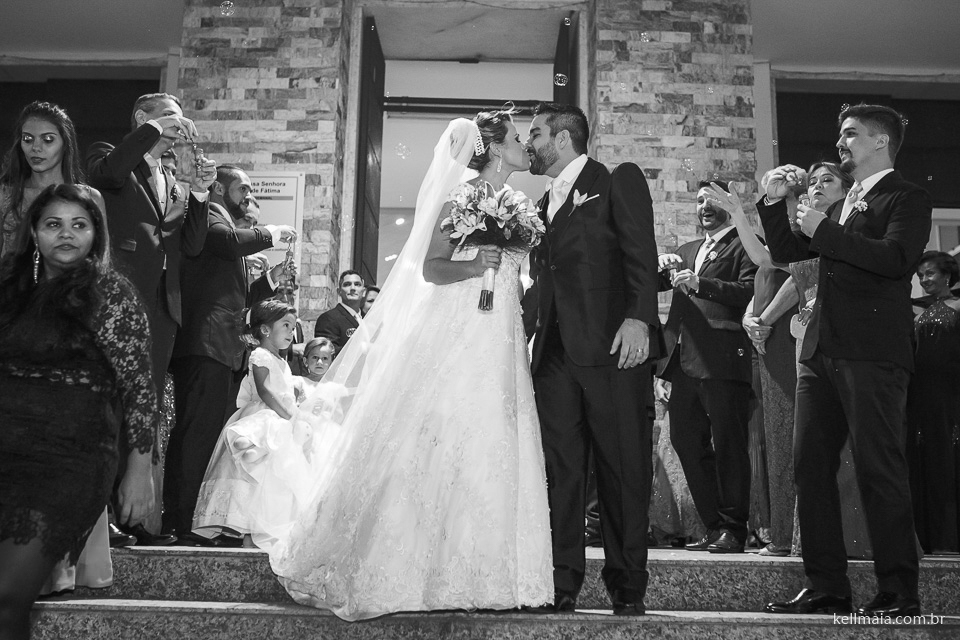 noivos se beijando beijo