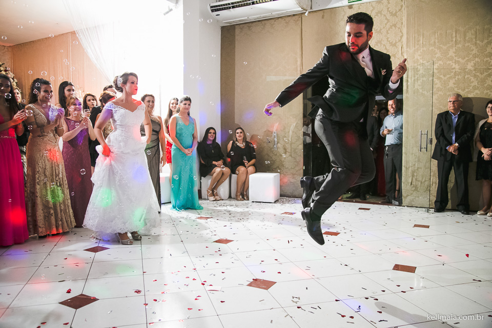 noivos dançando