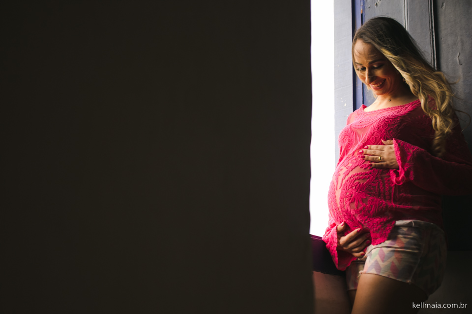gestante na janela