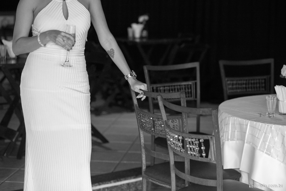 noiva segurando a raça