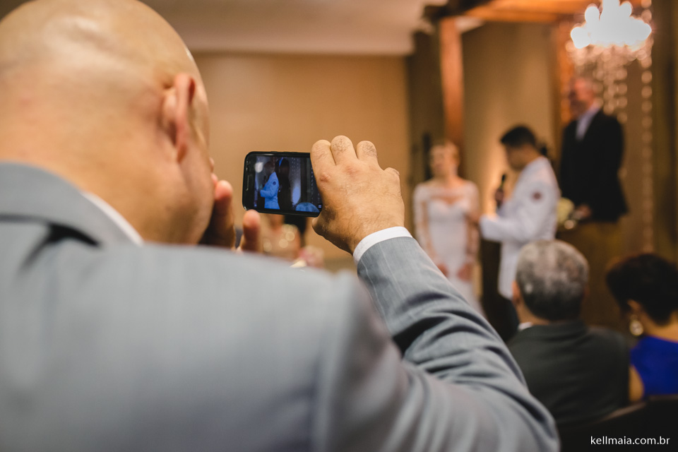 convidado emocionado