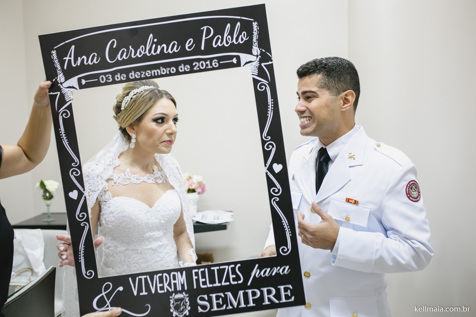 noivos bem descontraídos, naturais