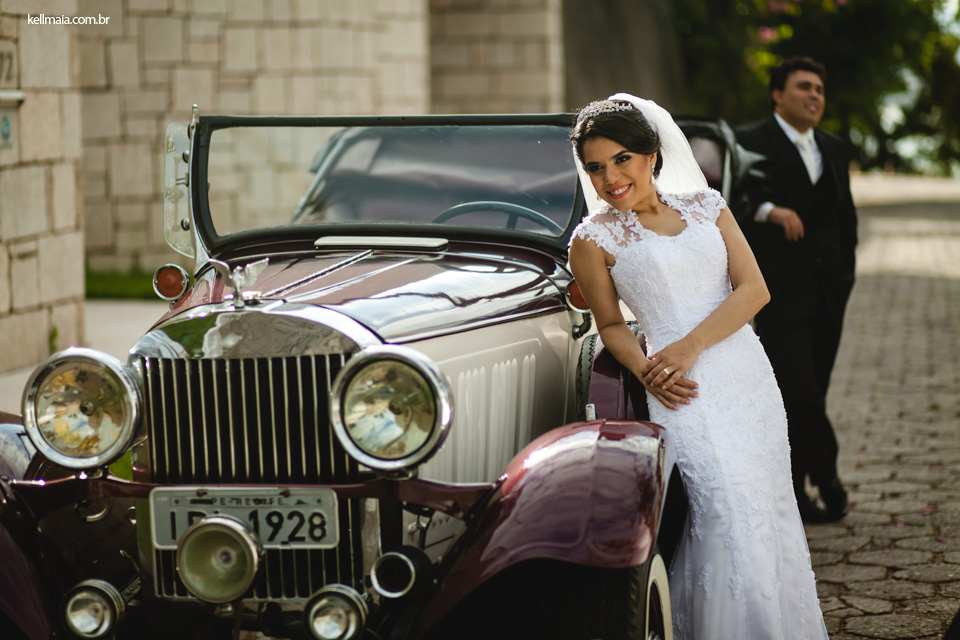 Fotógrafo de casamento, 2013, Vitória, Serra, ES, Maressa e Daniel, Pós-casamento, noiva no carro antigo