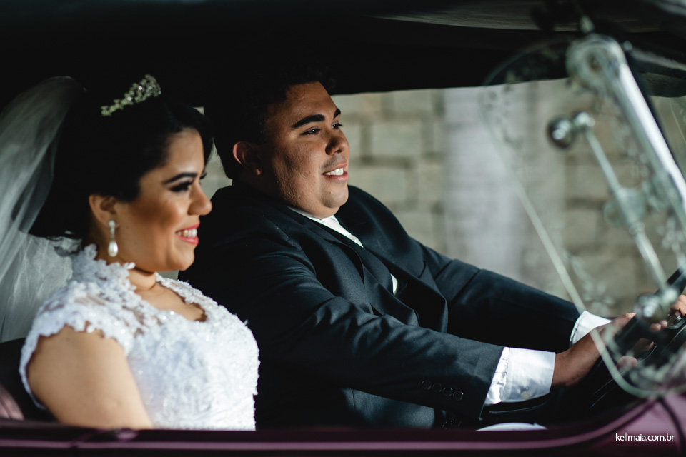 Fotógrafo de casamento, 2013, Vitória, Serra, ES, Maressa e Daniel, Pós-casamento, noivo dirigindo carro antigo