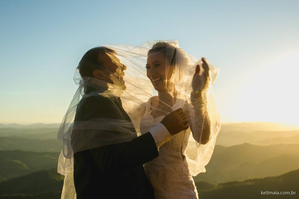 Foto por Kell Maia, São Domingos do Prata, 2015, Eric e Fernanda, Pós-Casamento, rindo