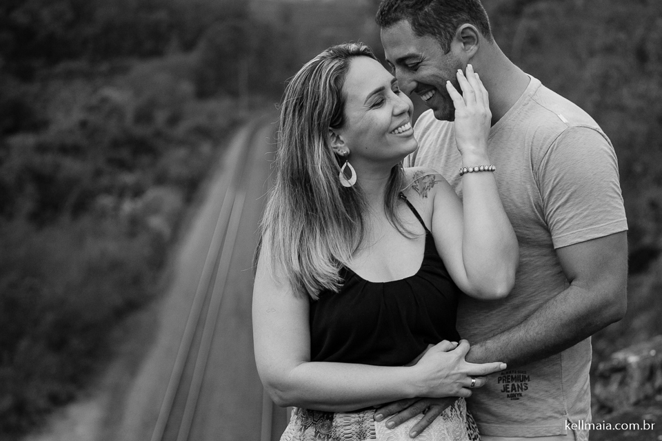 casal e trilho de trem, estrada de ferro vitória a minas