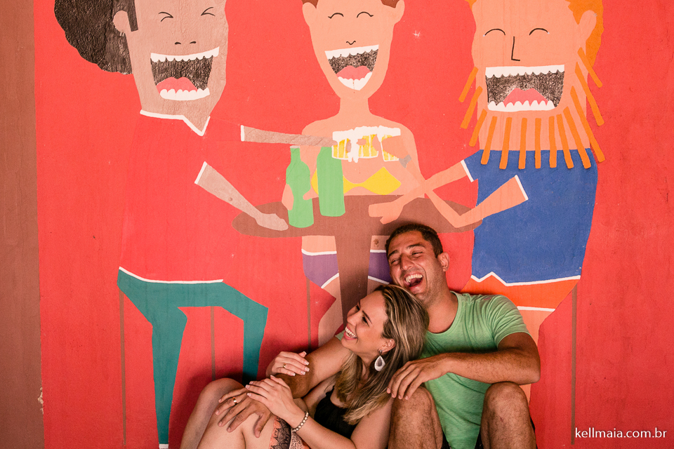 casal rindo em itaúnas