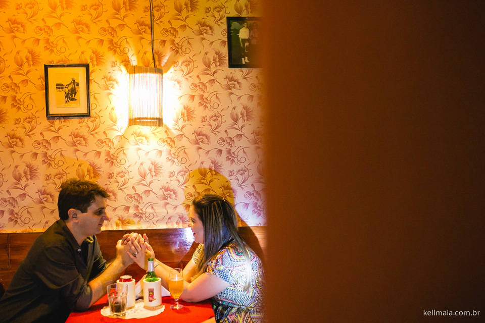 Foto por Kell Maia de Vitória ES, fotografia de pre-casamento Hevelin e Edson Buia, em Vitória e Serra 2015, com cachorros e centro de vitória