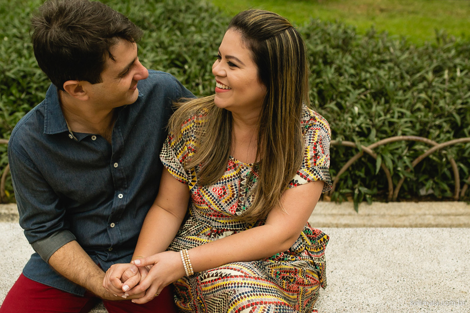 Foto por Kell Maia de Vitória ES, fotografia de pre-casamento Hevelin e Edson Buia, em Vitória e Serra 2015, com cachorros e centro de vitória