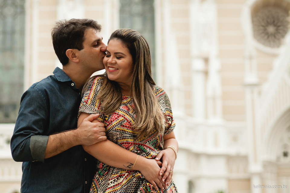Foto por Kell Maia de Vitória ES, fotografia de pre-casamento Hevelin e Edson Buia, em Vitória e Serra 2015, com cachorros e centro de vitória