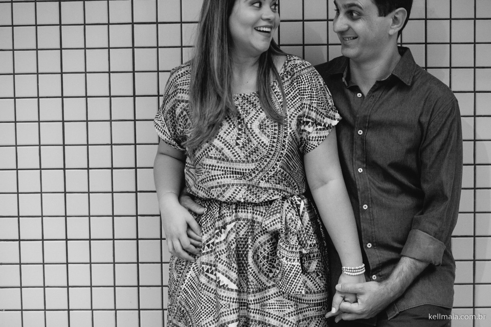 Foto por Kell Maia de Vitória ES, fotografia de pre-casamento Hevelin e Edson Buia, em Vitória e Serra 2015, com cachorros e centro de vitória