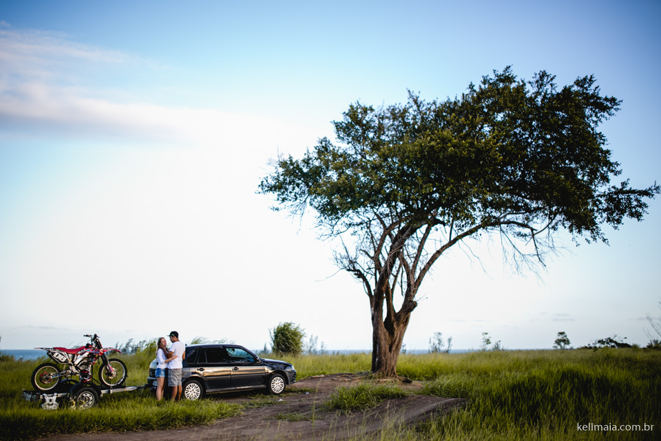 Foto por Kell Maia de Vitória/ES, fotografia de pré-casamento Laiza e Amauri, em Serra/ES, moto