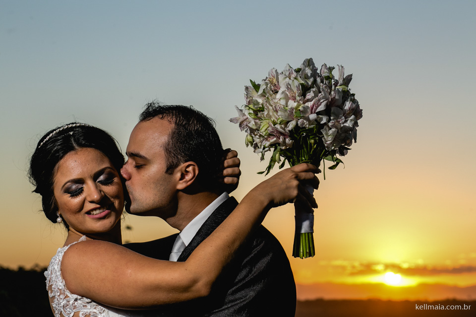 Foto por Kell Maia, em 2015. Pós-Casamento de Andressa e André, em Fundão e Serra, ES., por do sol