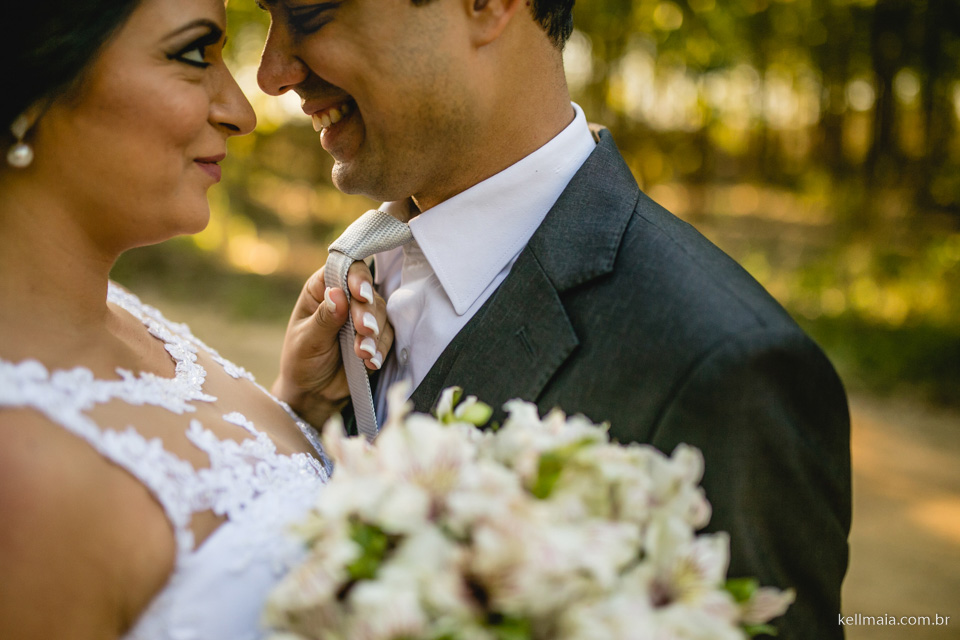 Foto por Kell Maia, em 2015. Pós-Casamento de Andressa e André, em Fundão e Serra, ES., olhando nos olhos