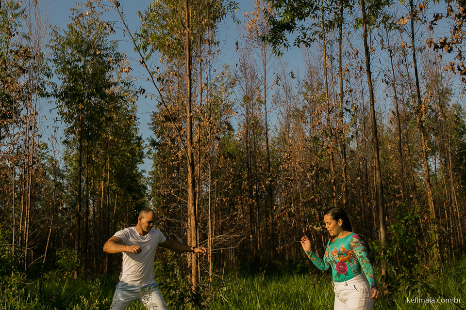 Fotografia por Kell Maia em Fundão, ES. Pré-casamento de Esther e Buru em 2014