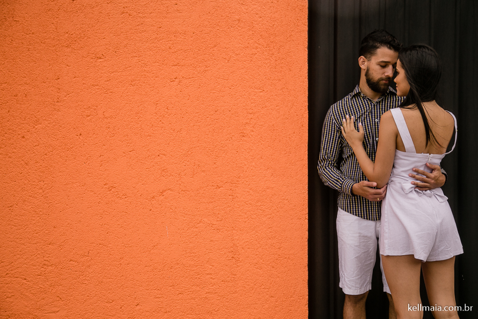 noivos coloridos e sorridentes