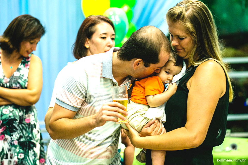 Fotografia por Kell Maia, em Vitória, ES, 2015, carinho no aniversário infantil