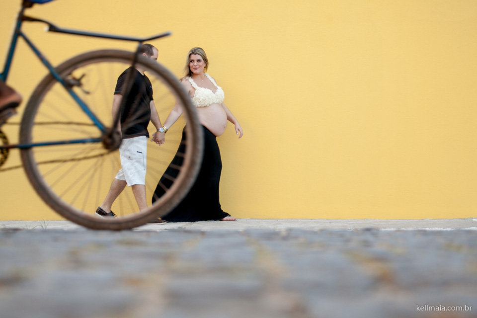 Fotografia por Kell Maia, Vila Velha, Barra do Jucu, ES, 2016, praia, gestante andando com o papai