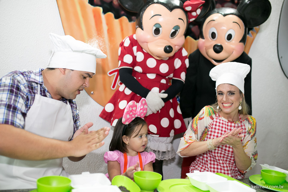 Fotografia por Kell Maia, Aniversário infantil da Manuela, em Vila Velha ES, fazendo bringadeiro