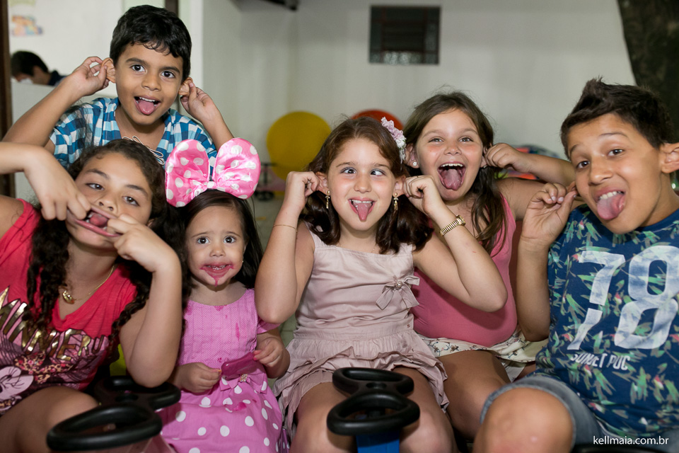 Fotografia por Kell Maia, Aniversário infantil da Manuela, em Vila Velha ES,, fazendo careta