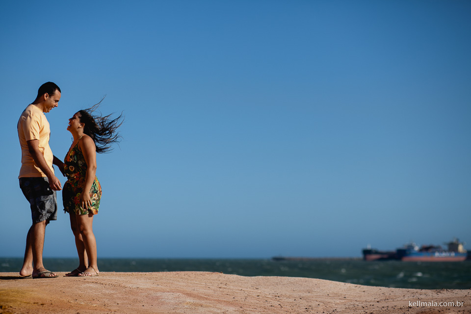 Fotografia por Kell Maia, Anchieta, ES, 2015, Juliana e Bernardo, Pré-casamento, com navio ao fundo