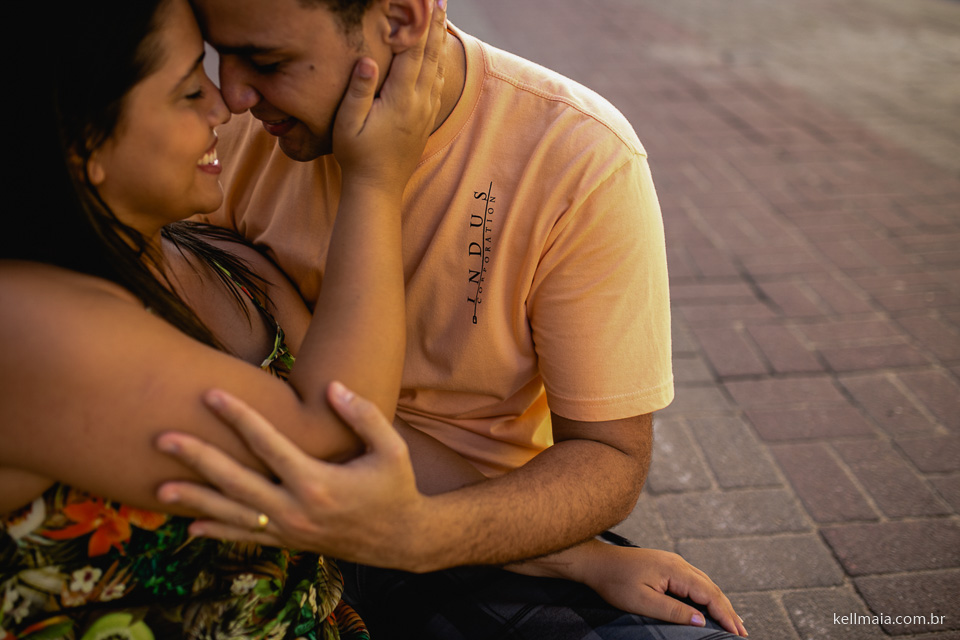 Fotografia por Kell Maia, Anchieta, ES, 2015, Juliana e Bernardo, Pré-casamento, sentados na rua