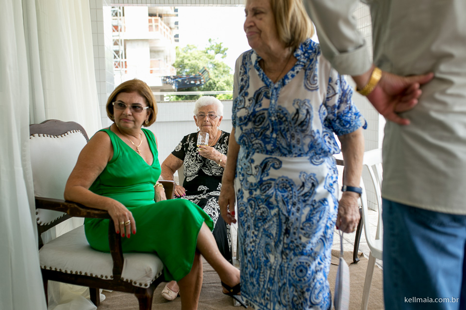 Fotógrafo de casamento, Kell Maia, Vila Velha, ES, 2015, Paola e Relri, avó bebendo cerveja