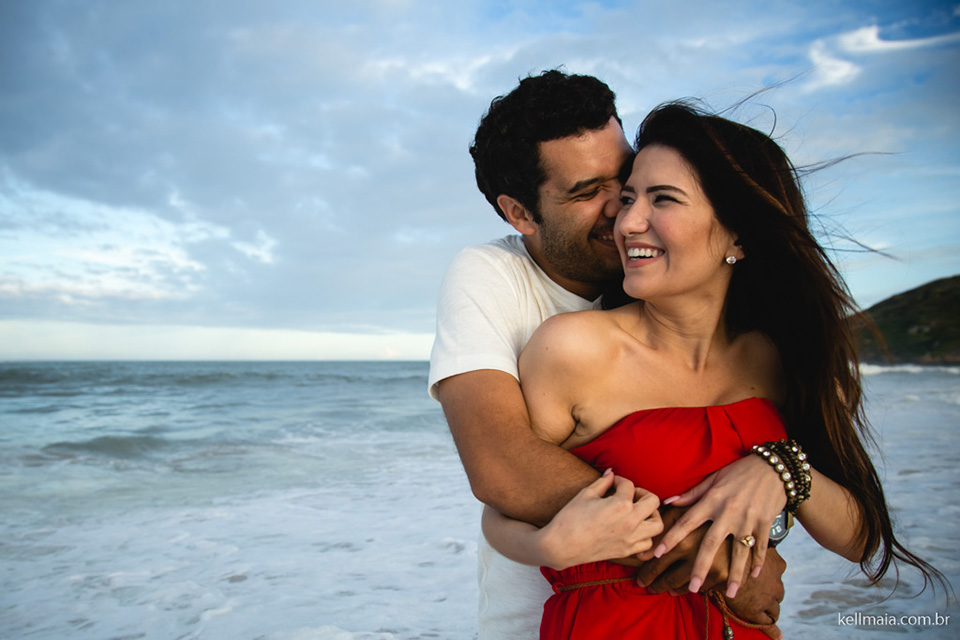 Fotógrafo de casamento, Vila Velha, ES, Barra do Jucu, Yasmin e Chiquinho, 2016, casal se abraçando