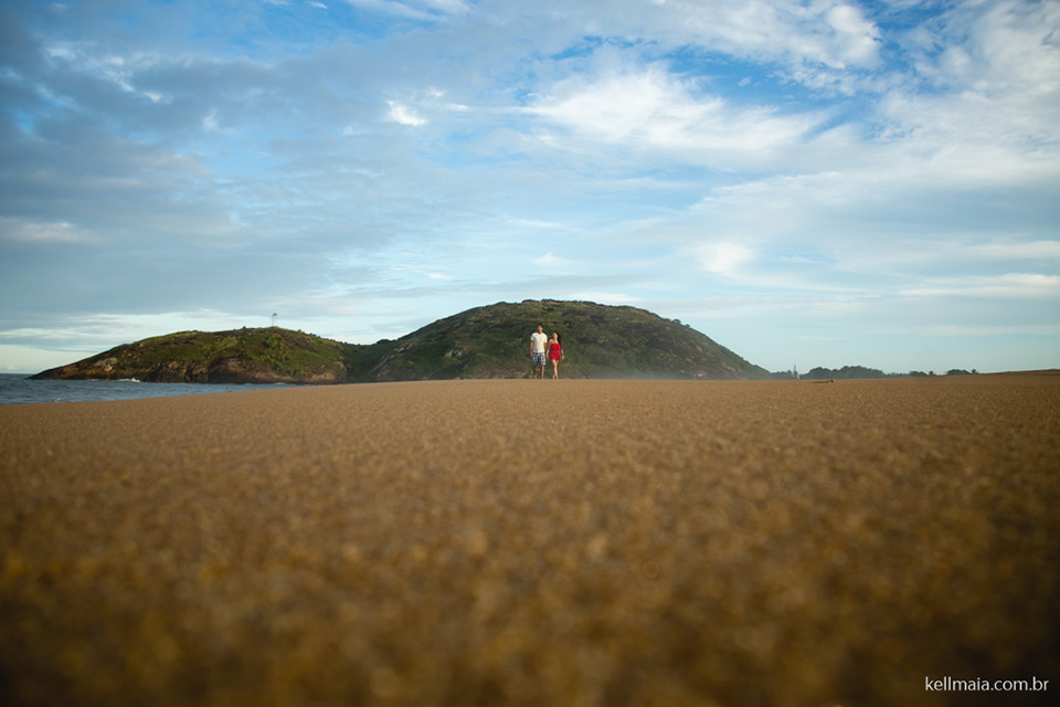 Fotógrafo de casamento, Vila Velha, ES, Barra do Jucu, Yasmin e Chiquinho, 2016, casal andando pela praia