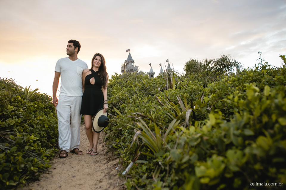 Fotógrafo de casamento, Vila Velha, ES, Barra do Jucu, Yasmin e Chiquinho, 2016, casal andando no mato