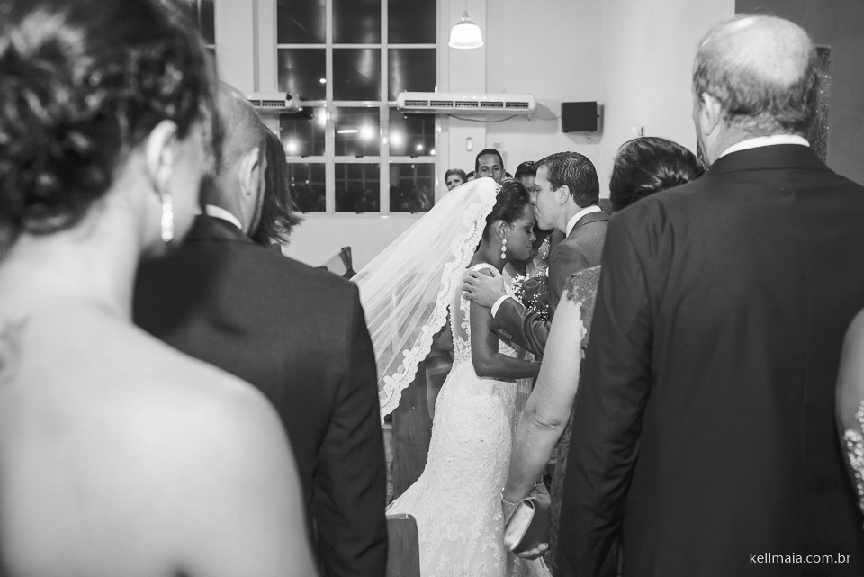 Fotógrafo de casamento, Vila Velha, ES, 2016, Léia e Renato, Kell Maia, noivo recebendo a noiva na cerimônia