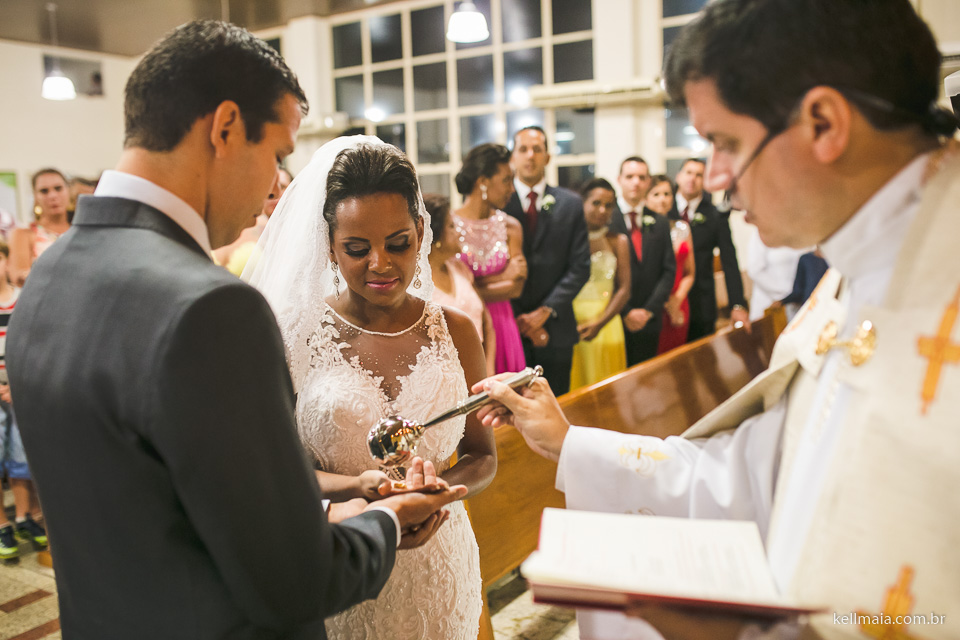 Fotógrafo de casamento, Vila Velha, ES, 2016, Léia e Renato, Kell Maia, padre abençoando as alianças
