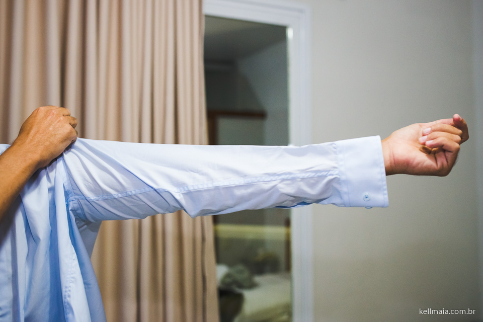 Fotógrafo de casamento, Vila Velha, ES, 2016, Léia e Renato, Kell Maia, noivo vestindo a camisa