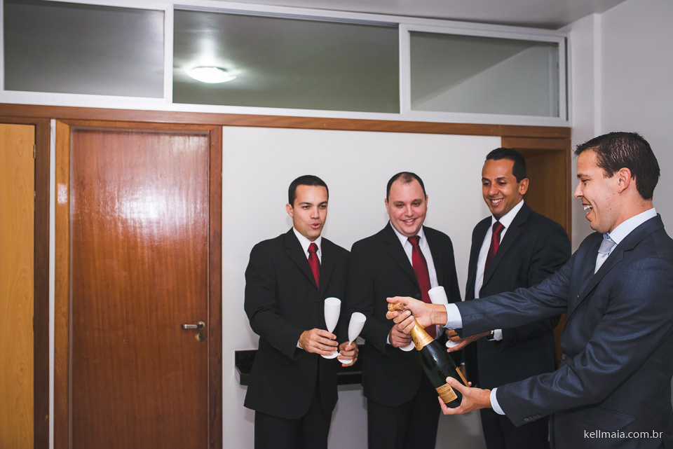 Fotógrafo de casamento, Vila Velha, ES, 2016, Léia e Renato, Kell Maia, noivos e amigos brindando