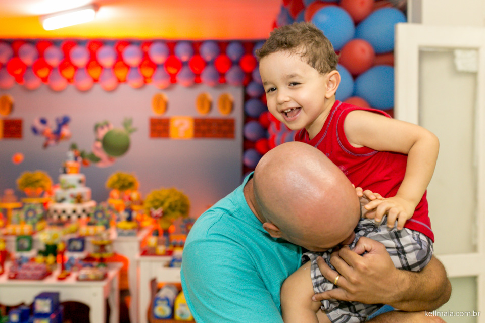 Fotógrafo de aniversário infantil, Serra, ES, Kell Maia, papai brincando com aniversariante