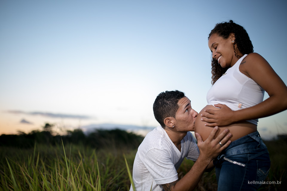 Fotografia de Gestante, Grávida, Kell Maia, Nathália e Filipe, 2015, Serra, ES, papai beijando a barriga da mamâe
