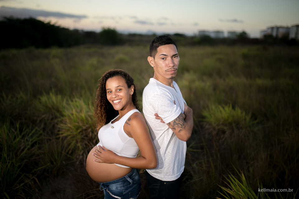 Fotografia de Gestante, Grávida, Kell Maia, Nathália e Filipe, 2015, Serra, ES, papais olha pra câmera