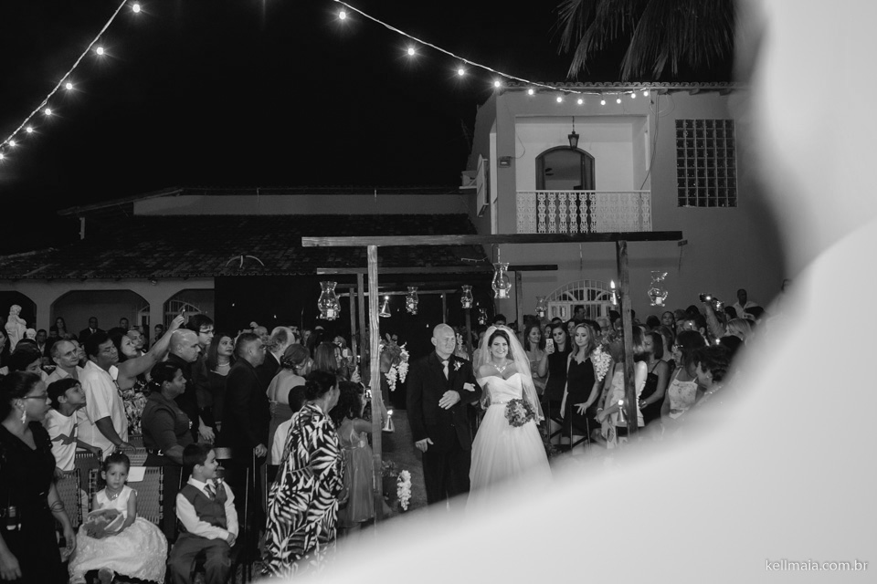 noiva e o pai entrando na cerimônia