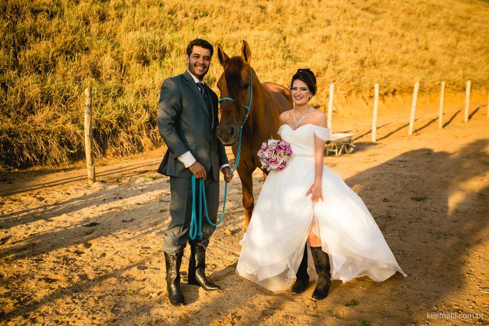 noivos com cavalo, botas country