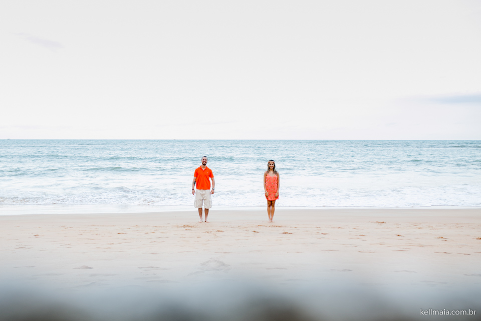 casal de noivos na praia