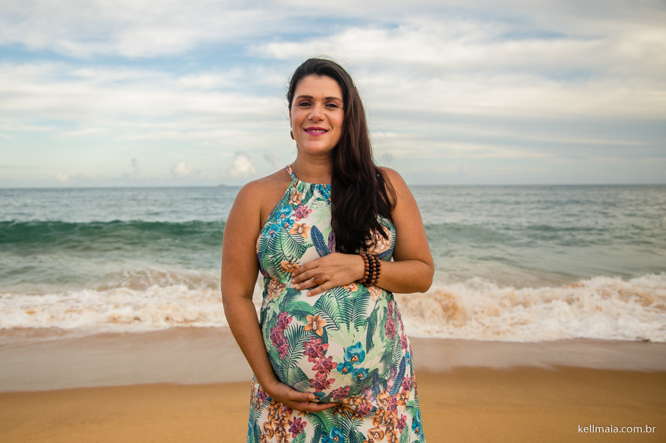 gestante com a mão na barrida