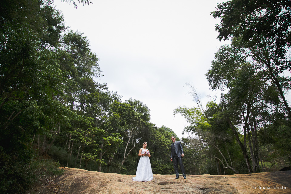 noivos na mata