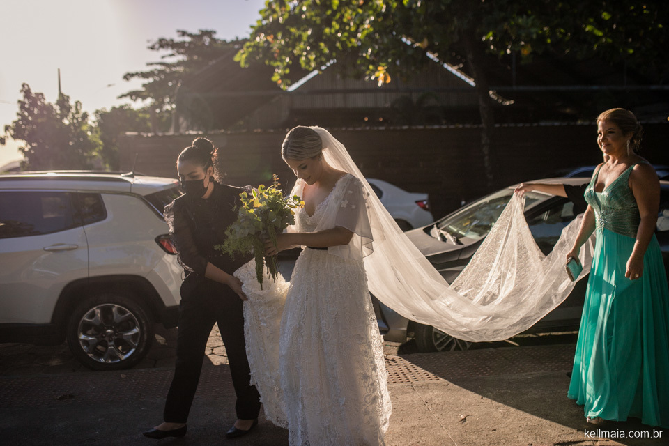 noiva entrando no casamento