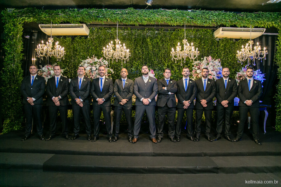 noivo com padrinhos