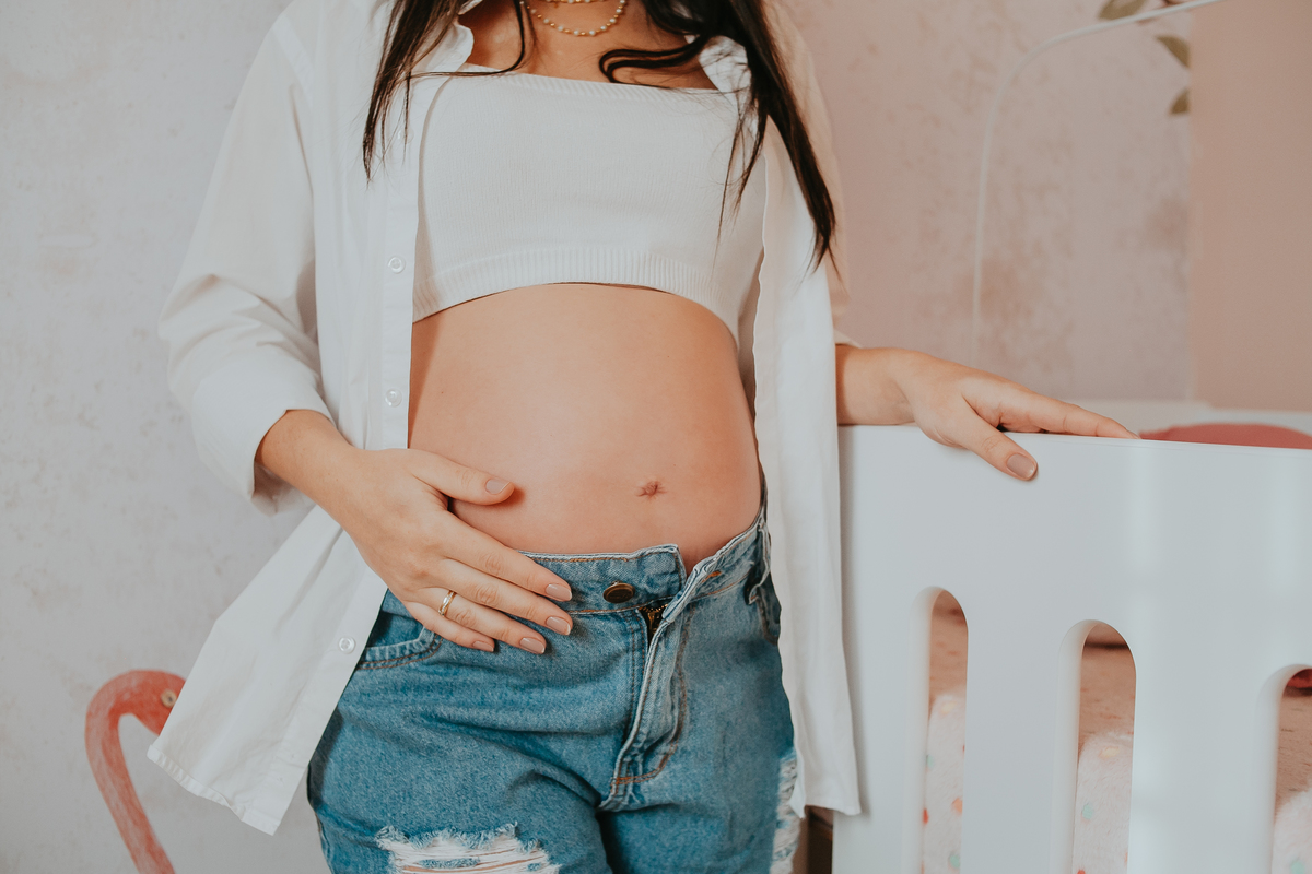 FOTÓGRAFO, GESTANTE, SESSÃO FOTOGRAFICA DE GESTANTE, GRÁVIDA, NOVO HAMBURGO, PATRICIA LOPES, SÃO LEOPOLDO, ENSAIO EM CASA
