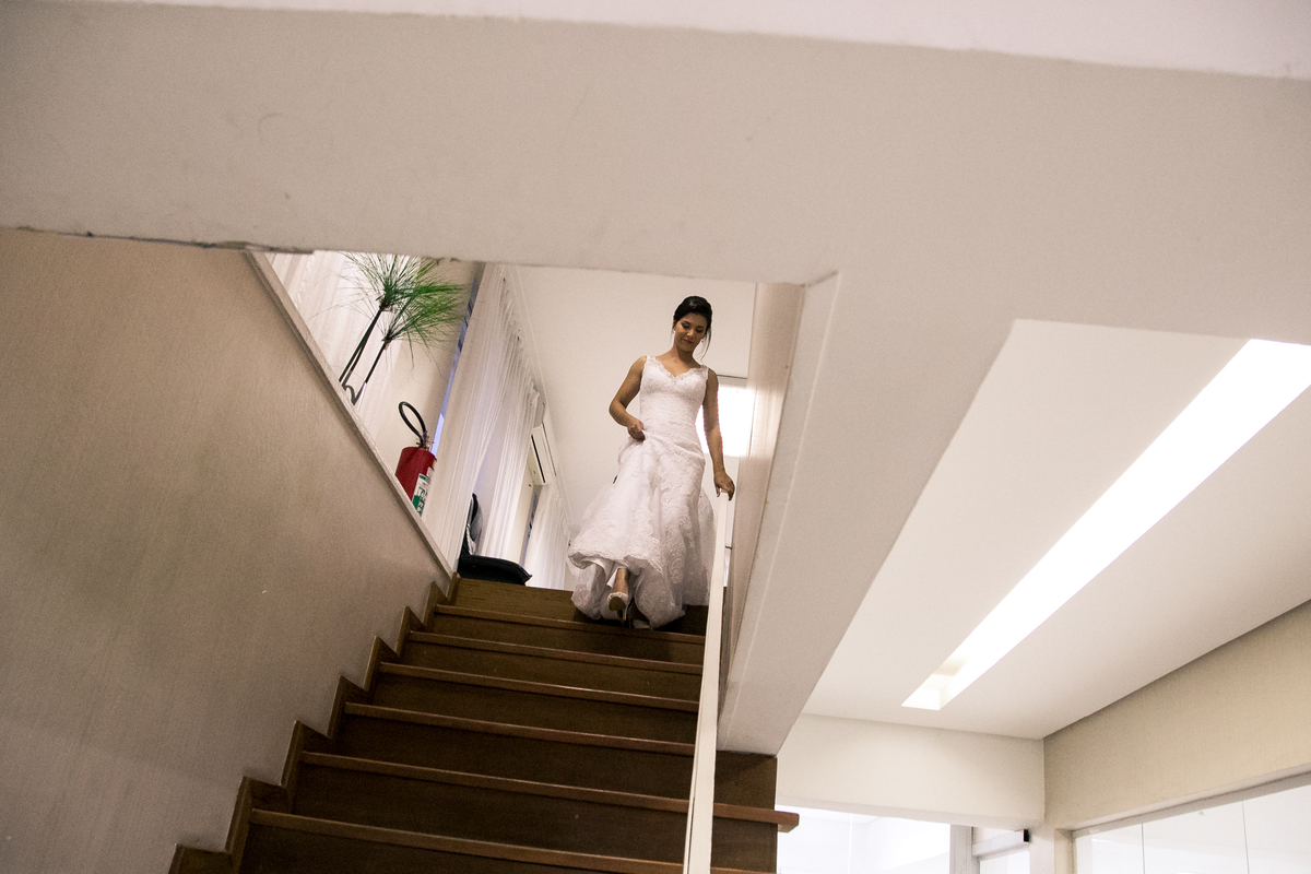 noiva descendo escadas