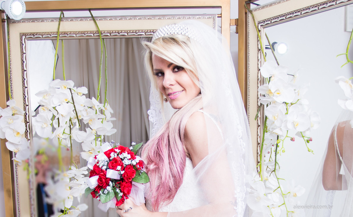 a atriz e modelo Youtuber @yakarapiotto