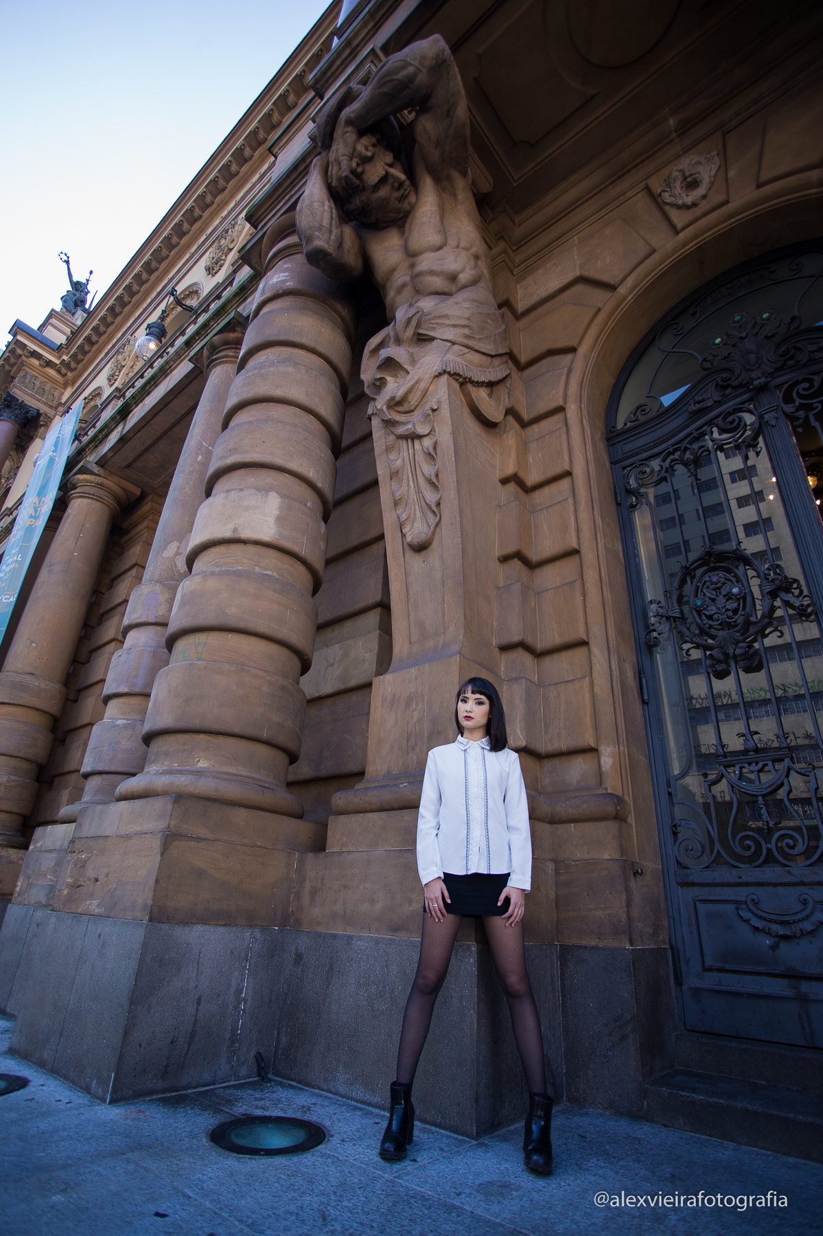 Ensaio Fotográfico dirigido e realizado pelo fotógrafo Alex Vieira @alexvieirafotografia e sua equipe , com a Linda Top Fashion model Sayuri em Capital de São Paulo , centro antigo.