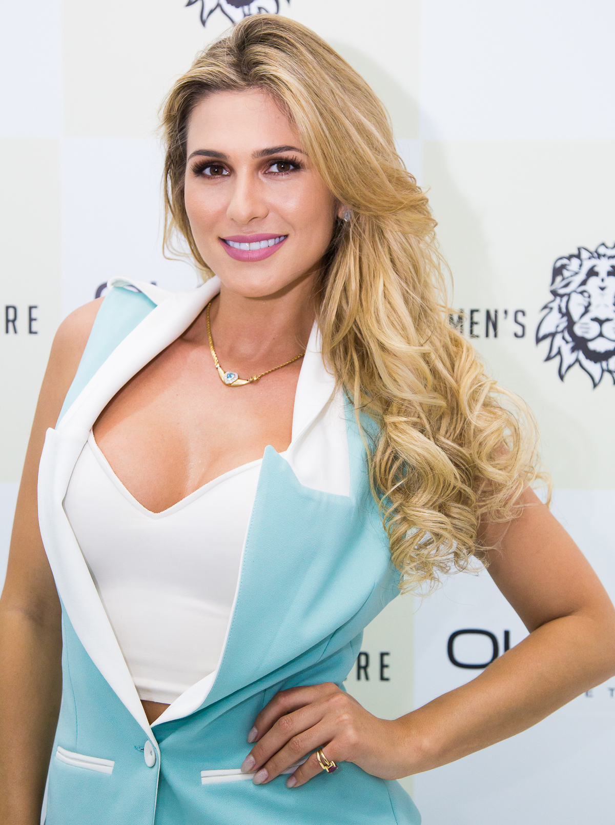 Ela Posando é incrível, com sua simplicidade e beleza exuberante 
Making OF da Linda @liviaandraderea
by PH: @alexvieirafotografia