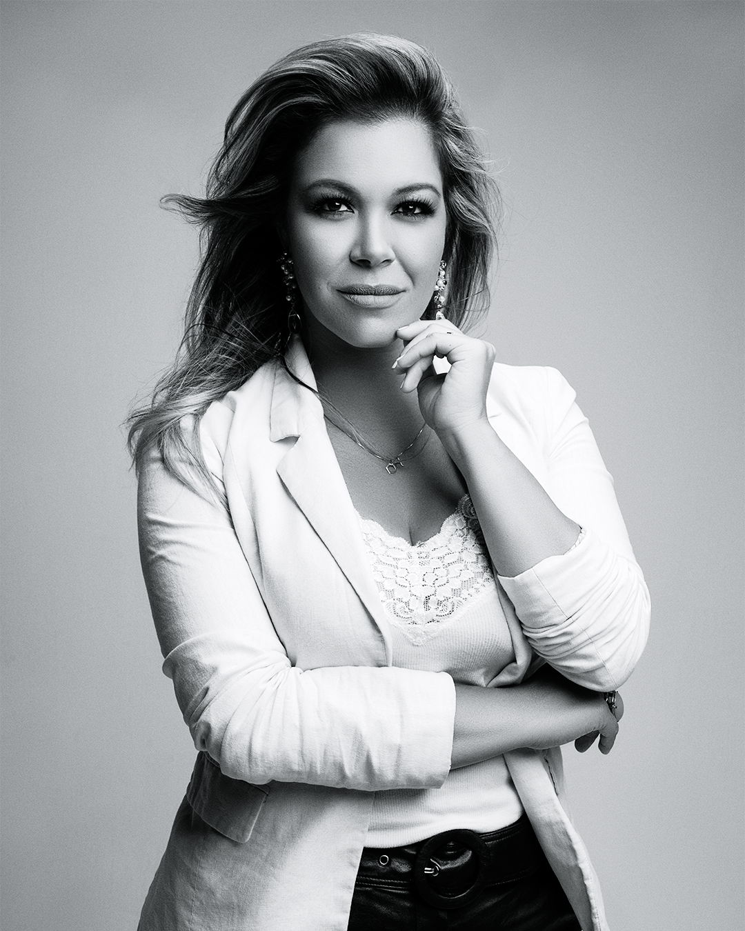 Posicionamento de Imagem 

Voltado para posicionamento profissional no digital. É o alinhamento de quem você é e a mensagem que quer e precisa passar. Ele potencializa sua melhor versão e traz profissionalismo para suas redes sociais. 